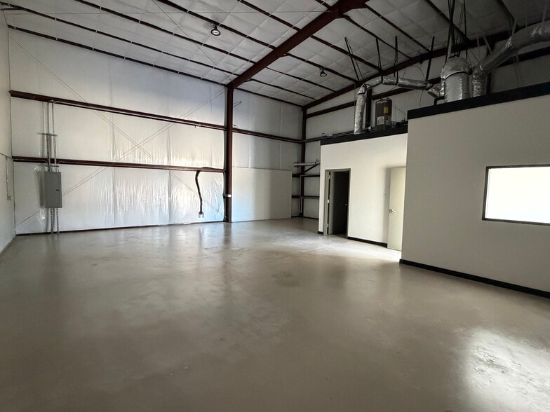 More Photos Of 16103 Grant Rd, Cypress Warehouse For Lease