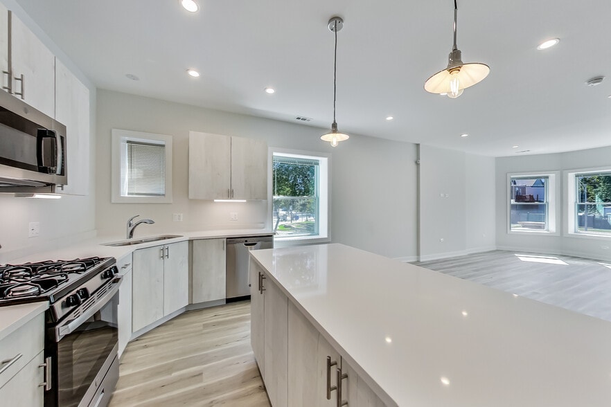 More Photos Of , Chicago Multifamily For Sale