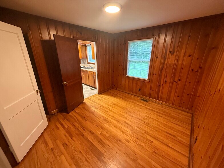 More Photos Of 105 Donald St, Nashville Office For Sale