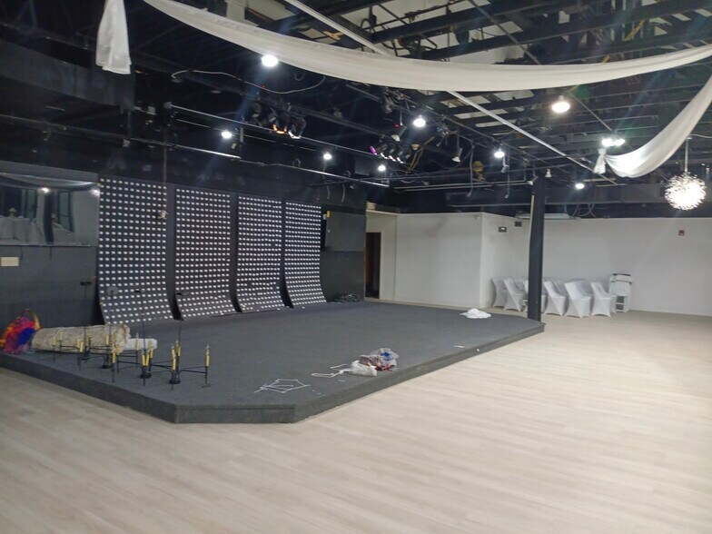 More Photos Of 5000 McGinnis Ferry Rd, Alpharetta Light Distribution For Sale