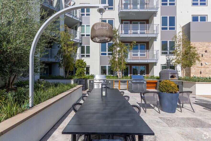 More Photos Of 585 Anton Blvd, Costa Mesa Apartments For Lease