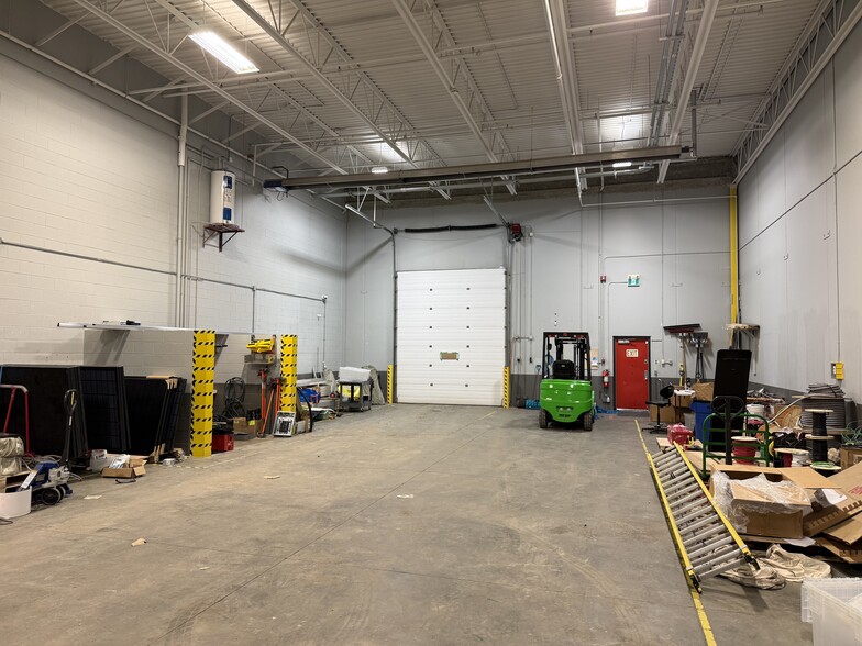More Photos Of 7854-7878 10th St NE, Calgary Manufacturing For Lease