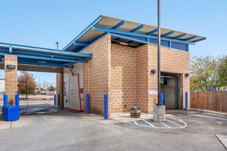 More Photos Of 7535 Bandera Rd, San Antonio Carwash For Sale