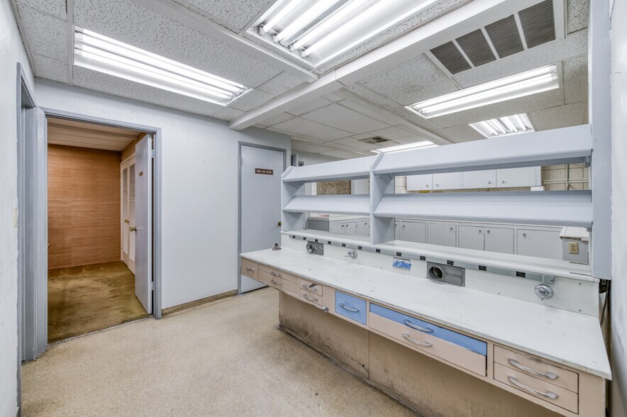 More Photos Of 446 W Shaw Ave, Fresno Office For Sale