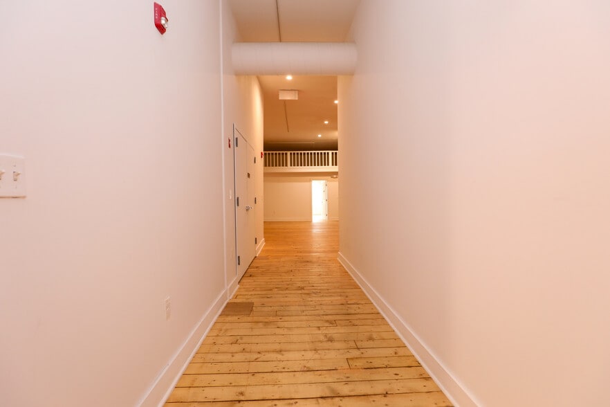 More Photos Of 328 Wall St, Kingston Storefront Retail Office For Lease