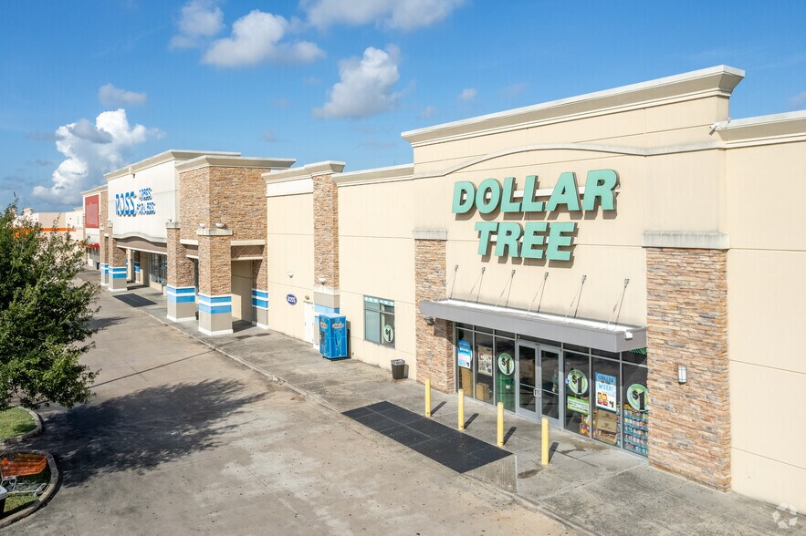 More Photos Of 14440 Hillcroft St, Houston Unknown For Lease