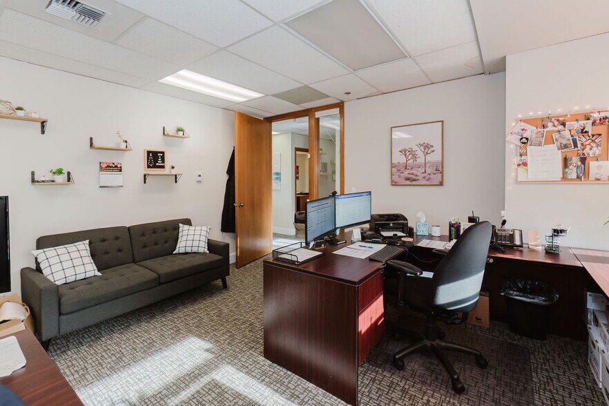 More Photos Of 1040 NE Hostmark St, Poulsbo Office For Sale