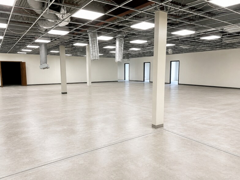 More Photos Of 7031 Grand Blvd, Houston Research And Development For Lease