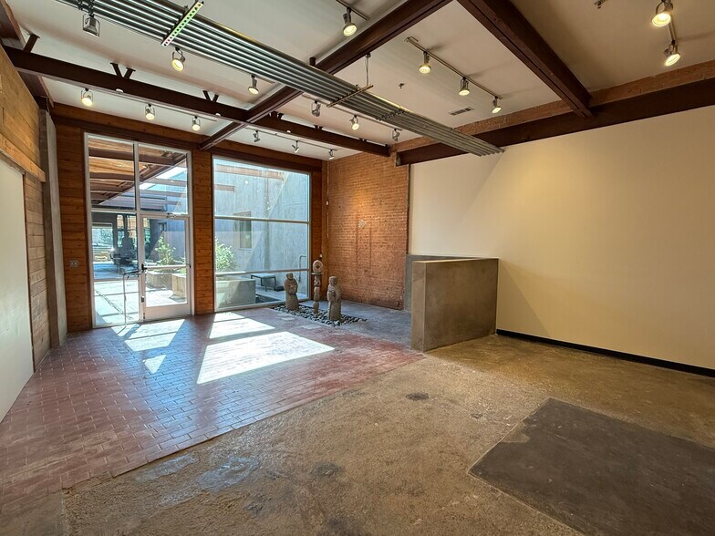 More Photos Of 4000 East Side Ave, Dallas Loft Creative Space For Lease