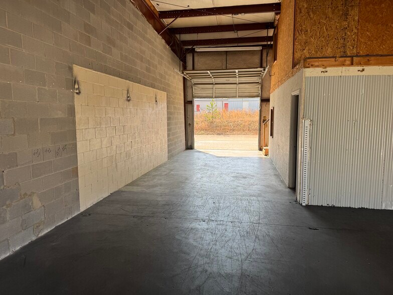 More Photos Of 114 Ryder Ln, Anderson Warehouse For Lease