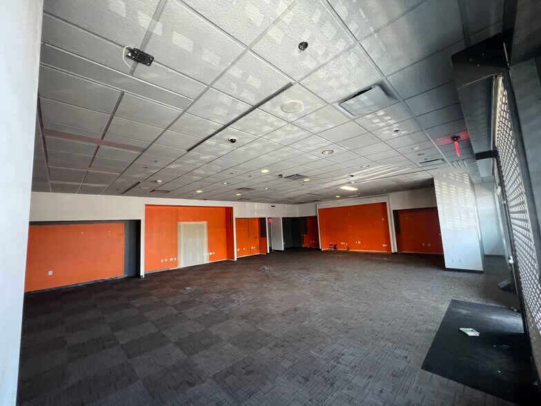 More Photos Of 721-729 Main St, West Dundee Unknown For Lease