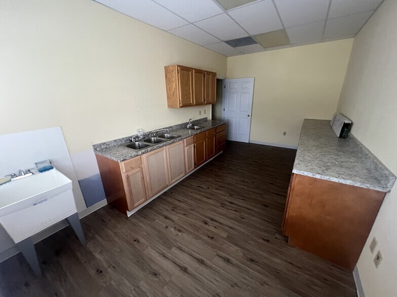 More Photos Of 1588-1692 Gravois Rd, High Ridge General Retail For Lease