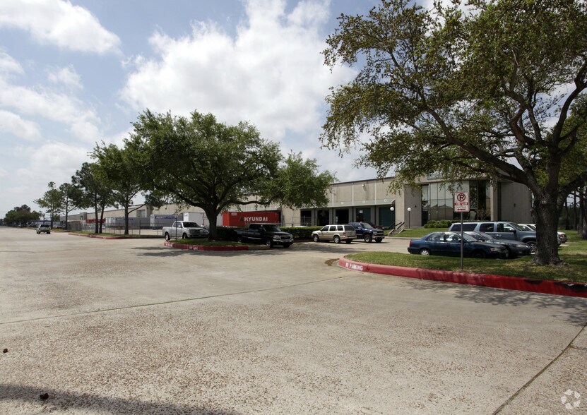 More Photos Of 9500-9540 Clay Rd, Houston Distribution For Lease