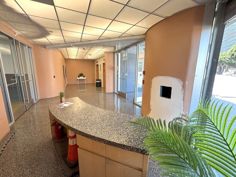 More Photos Of 210 E Olympic Blvd, Los Angeles Showroom For Lease