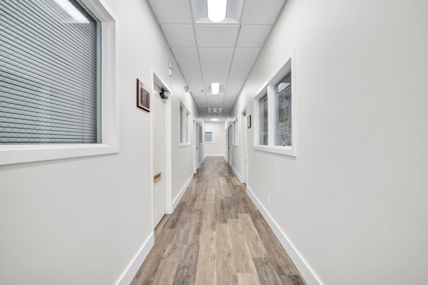 More Photos Of 1700 N Dixie Hwy, Boca Raton Office For Lease