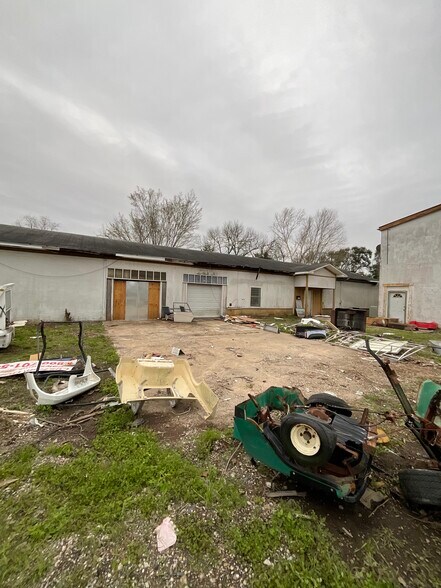 More Photos Of 609 Oak St, La Marque Warehouse For Sale