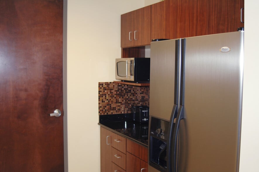 More Photos Of 1120 E Kennedy Blvd, Tampa Office For Lease