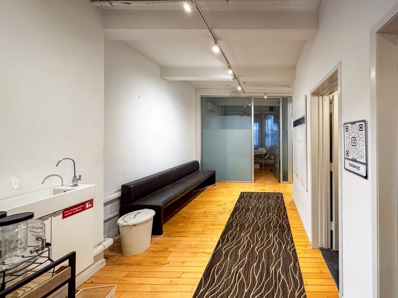 More Photos Of 27 E 21st St, New York Office For Lease