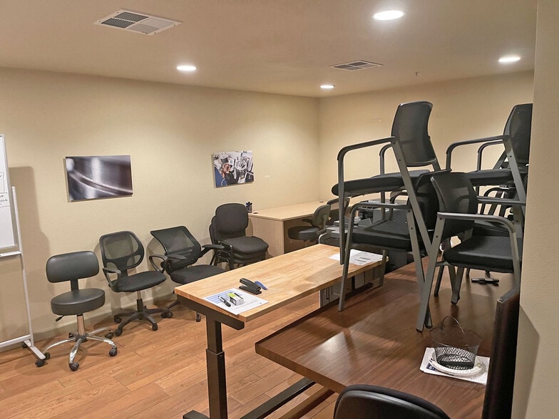 More Photos Of 525 Portal St, Cotati Distribution For Sale