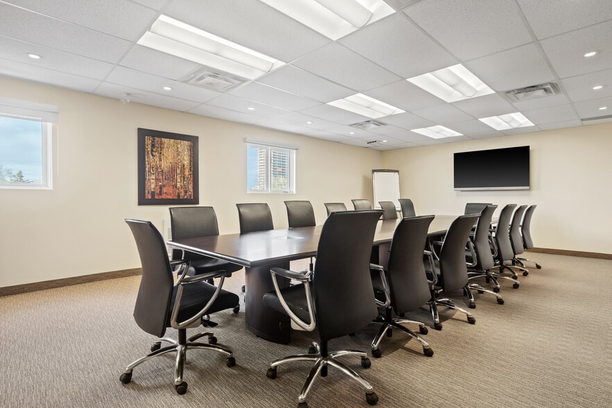 More Photos Of 381 Richmond Rd, Ottawa Storefront Retail Office For Lease