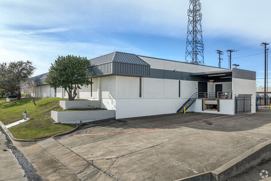 More Photos Of 2947 Executive Blvd, Mesquite Manufacturing For Sale