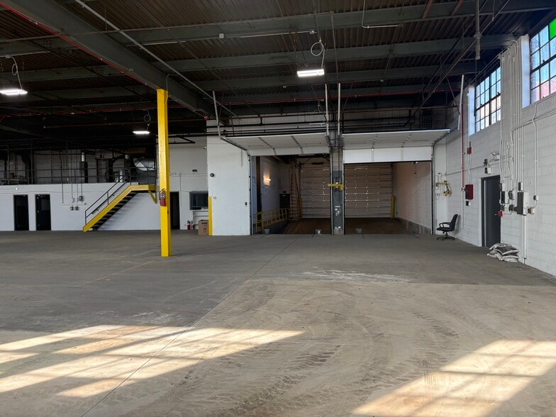 More Photos Of 235 N Artesian Ave, Chicago Manufacturing For Sale