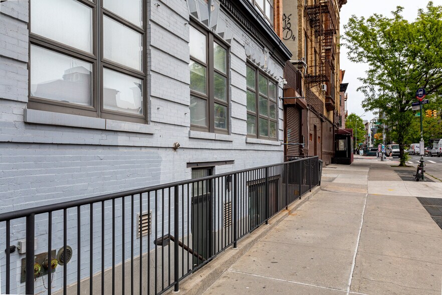 More Photos Of 573 Metropolitan Ave, Brooklyn Office For Lease