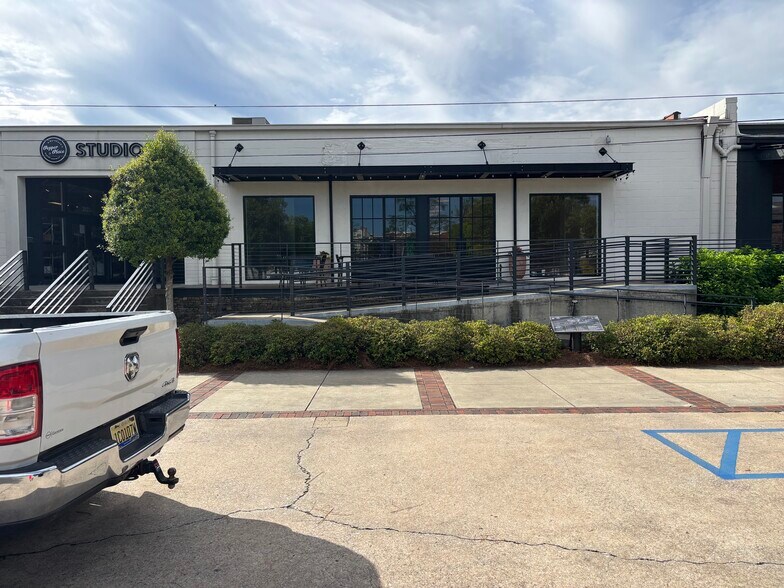 More Photos Of 2821 2nd Ave S, Birmingham General Retail For Lease