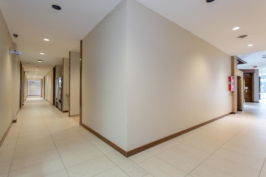 More Photos Of 17400 N Dallas Pky, Dallas Office For Lease