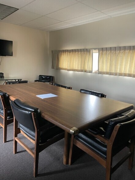 More Photos Of 456 W Frontage Rd, Northfield Office For Sale