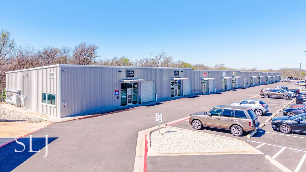 More Photos Of 1518 Navo Rd, Aubrey Showroom For Sale