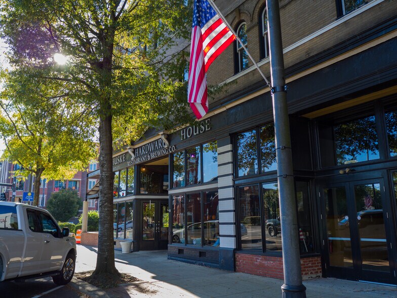 More Photos Of 405 Hay St, Fayetteville Apartments For Lease