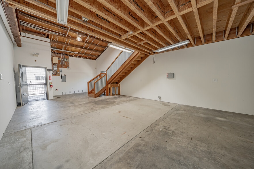 More Photos Of 2894 Ettie St, Oakland Distribution For Lease