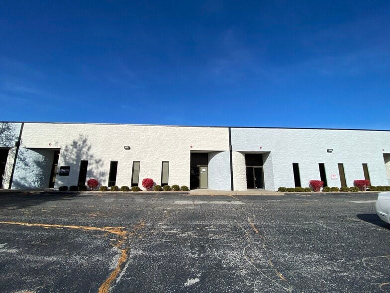 More Photos Of 4132 Shoreline Dr, Earth City Warehouse For Lease
