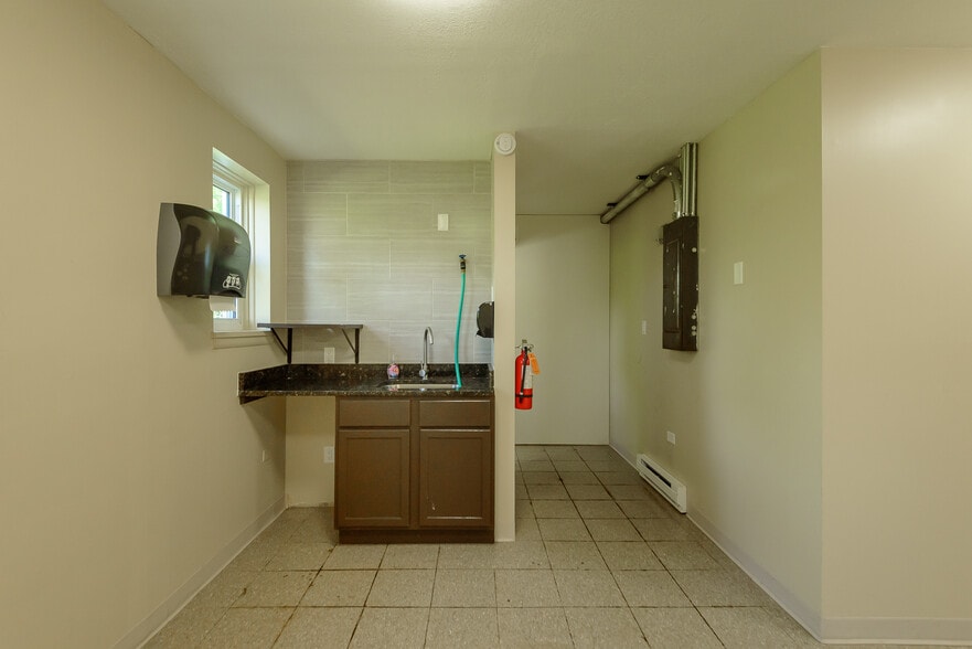 More Photos Of 6250 Jackson Rd, Ann Arbor Freestanding For Lease