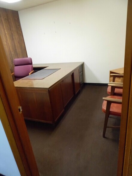 More Photos Of 406 Missouri Ave, East Saint Louis Office For Sale