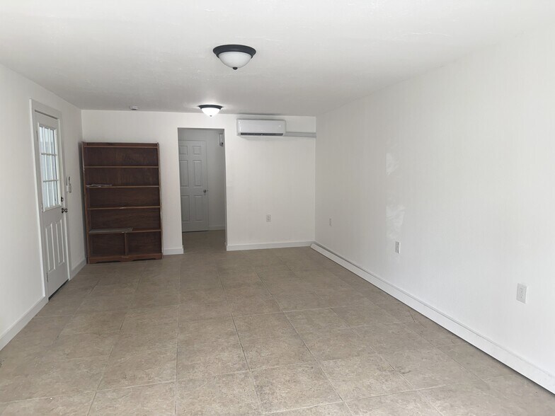 More Photos Of 904 E Moody Blvd, Bunnell Office For Lease