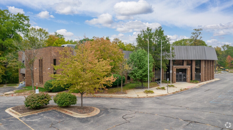 More Photos Of 2333 East Beltline Ave SE, Grand Rapids Schools For Sale