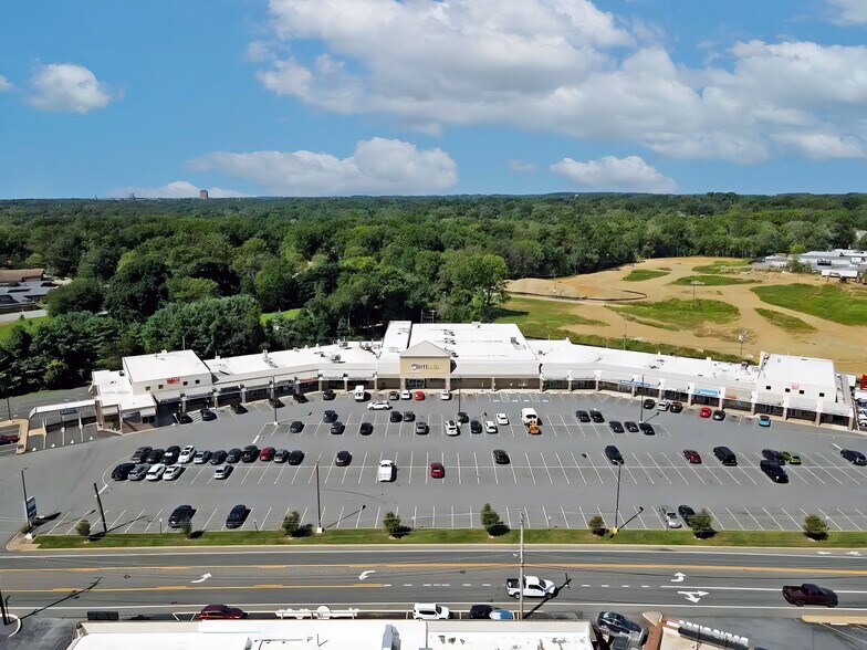 More Photos Of 1704-1738 Marsh Rd, Wilmington Unknown For Lease