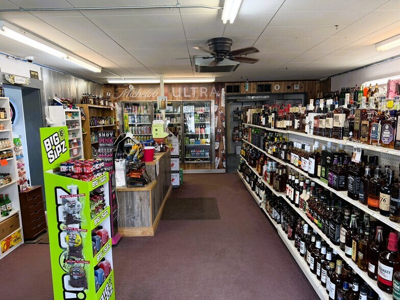 More Photos Of 414 W 14th St, Larned General Retail For Sale