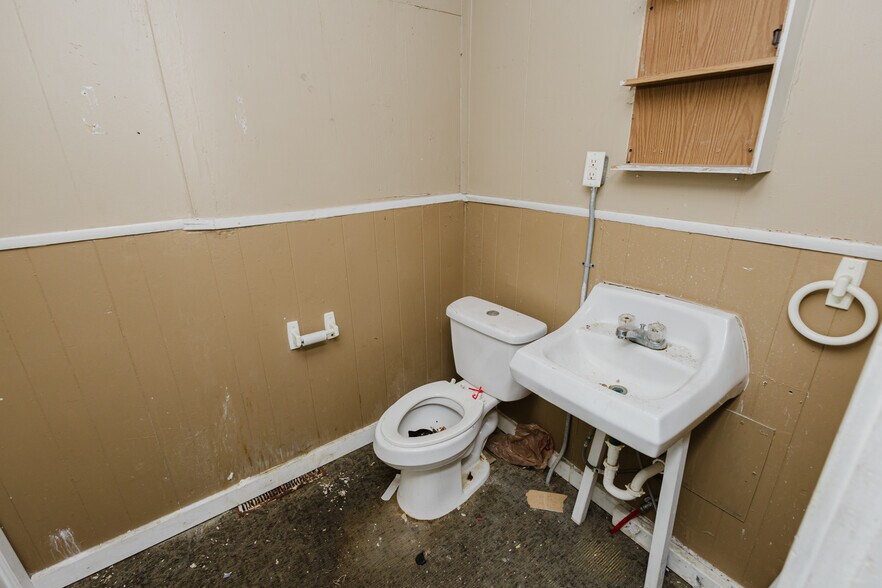 More Photos Of 123 E Madison Ave, Arkansas City Apartments For Sale