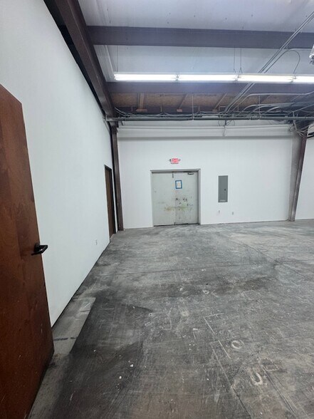 More Photos Of 1585 E Broad St, Mansfield Unknown For Lease