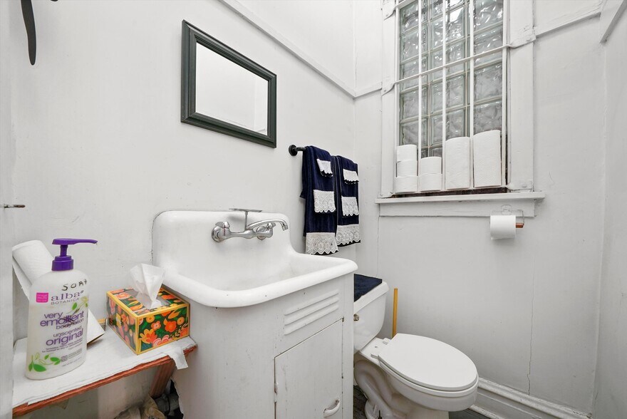 More Photos Of 1303 W Chicago Ave, Chicago Storefront Retail Residential For Sale