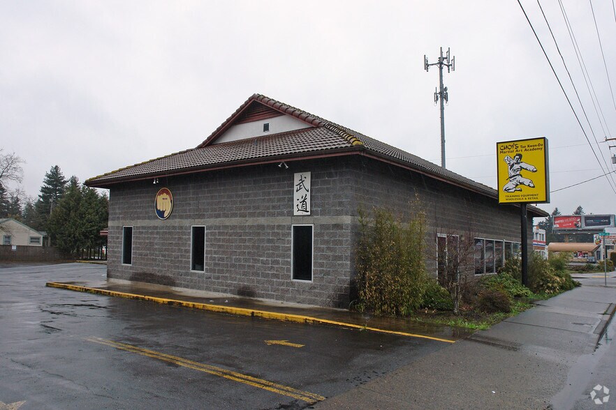 More Photos Of 11702 NE Halsey St, Portland Freestanding For Sale