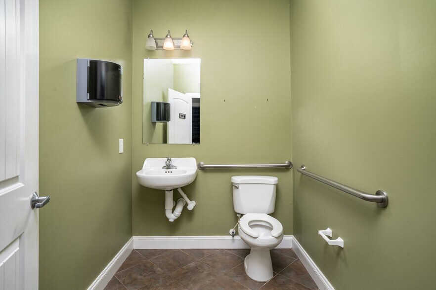 More Photos Of 4025 Capital Dr, Rocky Mount Office For Sale