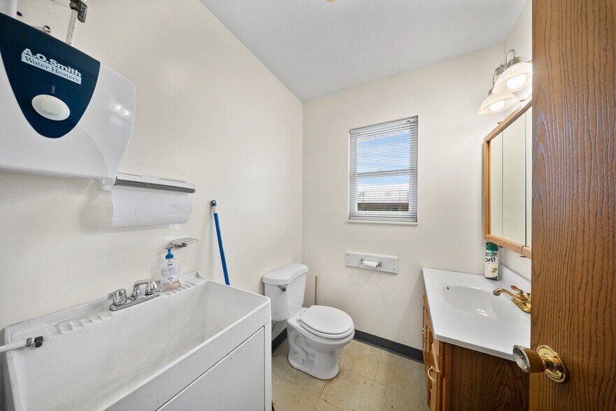 More Photos Of 100 Armco Rd, Ashland Manufacturing For Lease