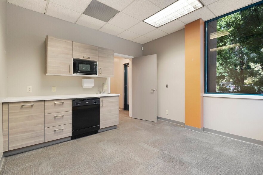 More Photos Of 500 W East Ave, Chico Office For Sale