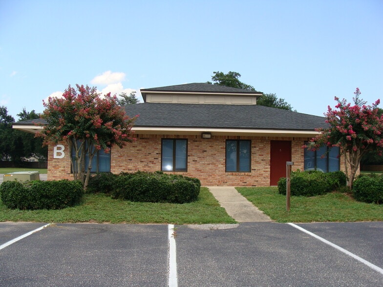 More Photos Of 6706 N 9th Ave, Pensacola Medical For Lease