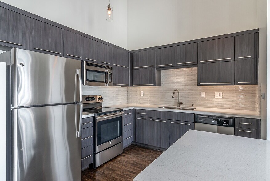 More Photos Of 610 S Main St, Los Angeles Apartments For Lease