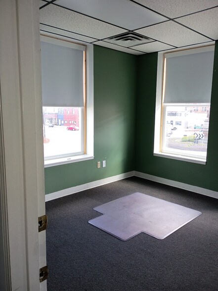 More Photos Of 40 Monument Sq, Urbana Storefront Retail Office For Lease
